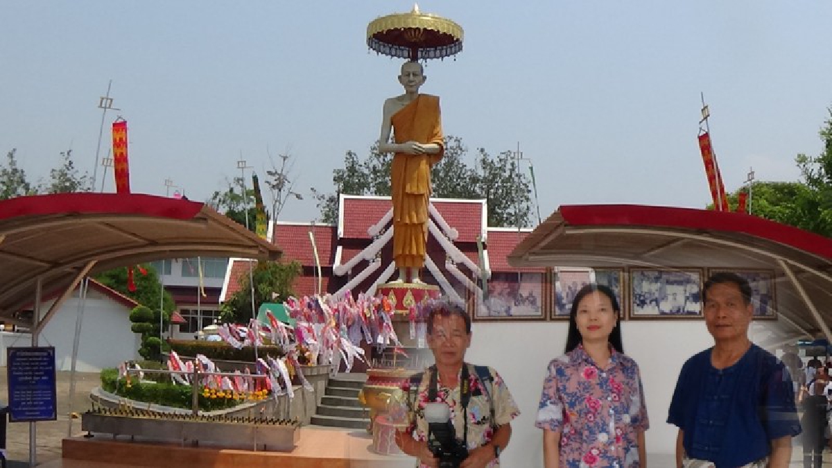 พุทธศาสนิกชน แห่กราบไหว้ สักการะสังขารหลวงพ่อเกษม เขมโก ขอพรปี๋ใหม่ เพื่อเป็นสิริมงคลแก่ตนเองและครอบครัว (ชมคลิป)