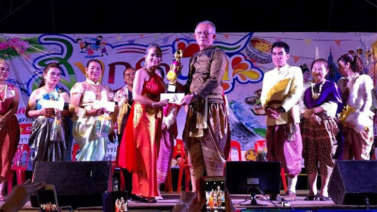 อายุไม่ใช่ปัญหา 60 ลีลายังขนาดนี้ สมัยวัยรุ่นจะขนาดไหน