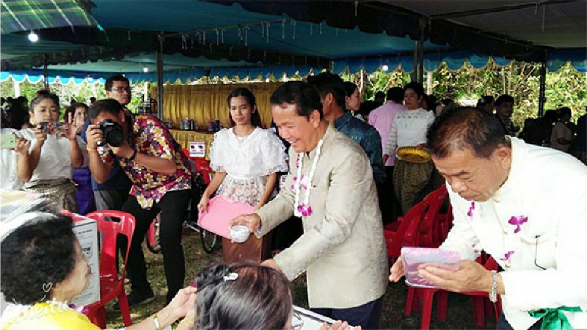 เทศบาลตำนาชะอังสรงน้ำพระ รดน้ำขอพรผู้สูงอายุบ้านพักคนชราเทศกาลสงกรานต์(มีคลิป)