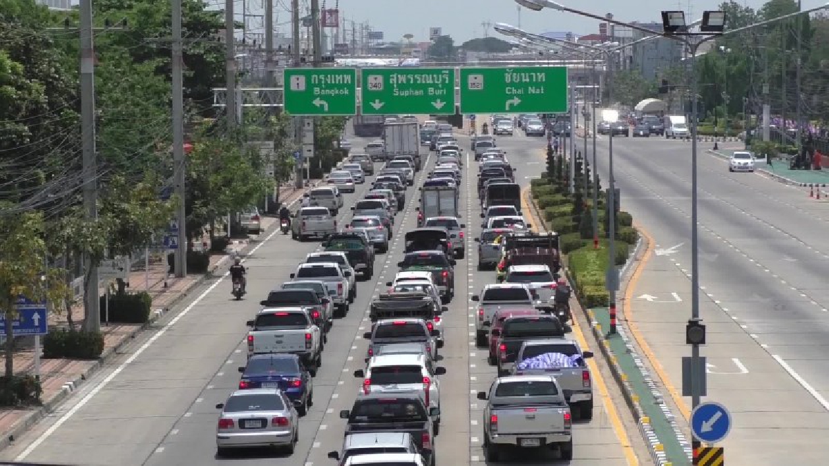 ปชช.เดินทางเข้ากรุงหลังหยุดเที่ยวสงกรานต์ แขวงทางหลวงชัยนาท แนะใช้ถนน 340 เลี่ยงรถติดสายเอเชีย(มีคลิป)