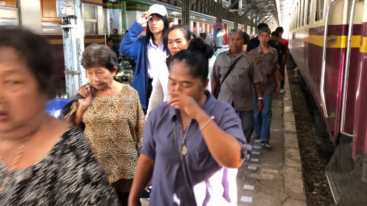 รถไฟสายใต้ยังแน่นแม้สิ้นสุดหยุดยาวสงกรานต์
