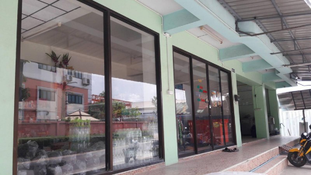 หัวขโมยฉวยโอกาสช่วงเทศกาลสงกรานต์ ก่อเหตุงัดร้านค้าอพาร์ทเม้น หลังเจ้าของปิดร้าน บินเที่ยว ตปท. (คลิป)