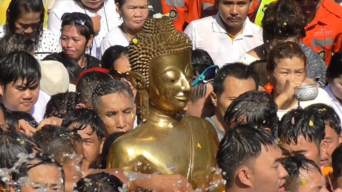 ชาวหนองคายรวมพลังศรัทธา “อัญเชิญหลวงพ่อพระใส” กลับขึ้นประดิษฐานบนพระอุโบสถ หลังปิดฉากงานสงกรานต์อีสานหนองคาย (ชมคลิป)