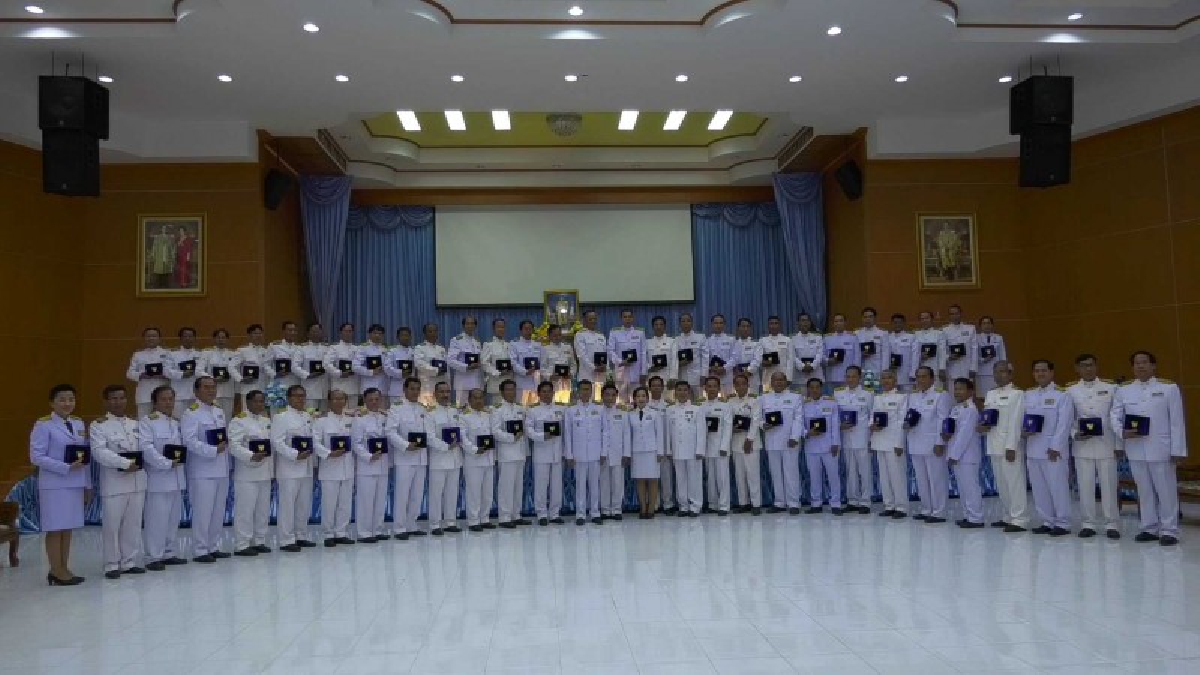 ศรีสะเกษ ! 55 ครูปลื้มปิติ..รับพระราชทานเครื่องราชอิสริยาภรณ์ชั้นสายสะพาย (ชมคลิป)