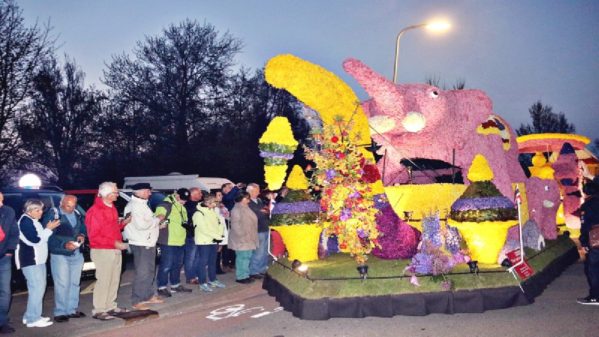 เปิดแล้วงาน BLOEMENCORSO BOLLENSTREEK 2018 รถบุพพชาติ 40 ขบวน (ชมคลิป)