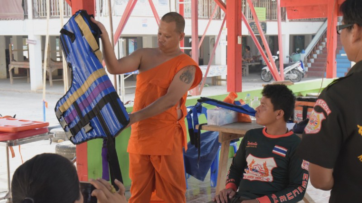 หลวงพี่ใจกู้ภัย ฝึกการช่วยเหลือผู้ประสบภัยให้สมาชิกสมาคมกู้ภัยข่าวภาพ