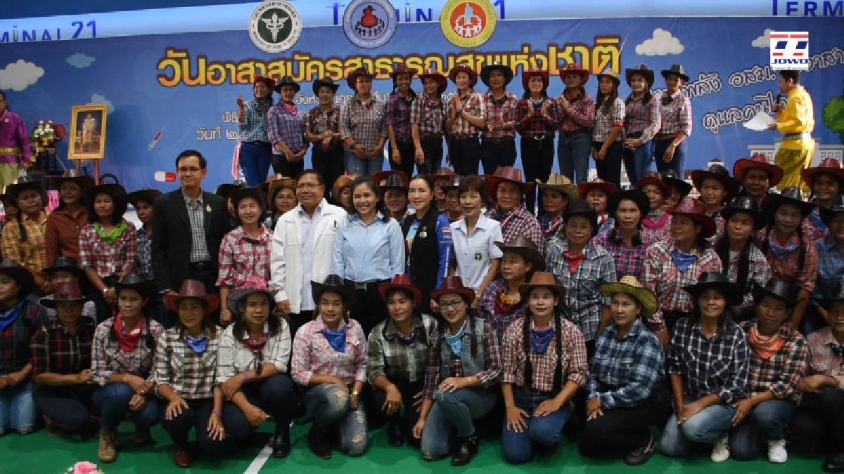 อสม.โคราช รวมพลกว่า 4000 คน จาก 32 อำเภอ ในวันอสม.แห่งชาติ “รวมพลัง อสม.จิตอาสา ดูแลคนไทย 4.0” (ชมคลิป)