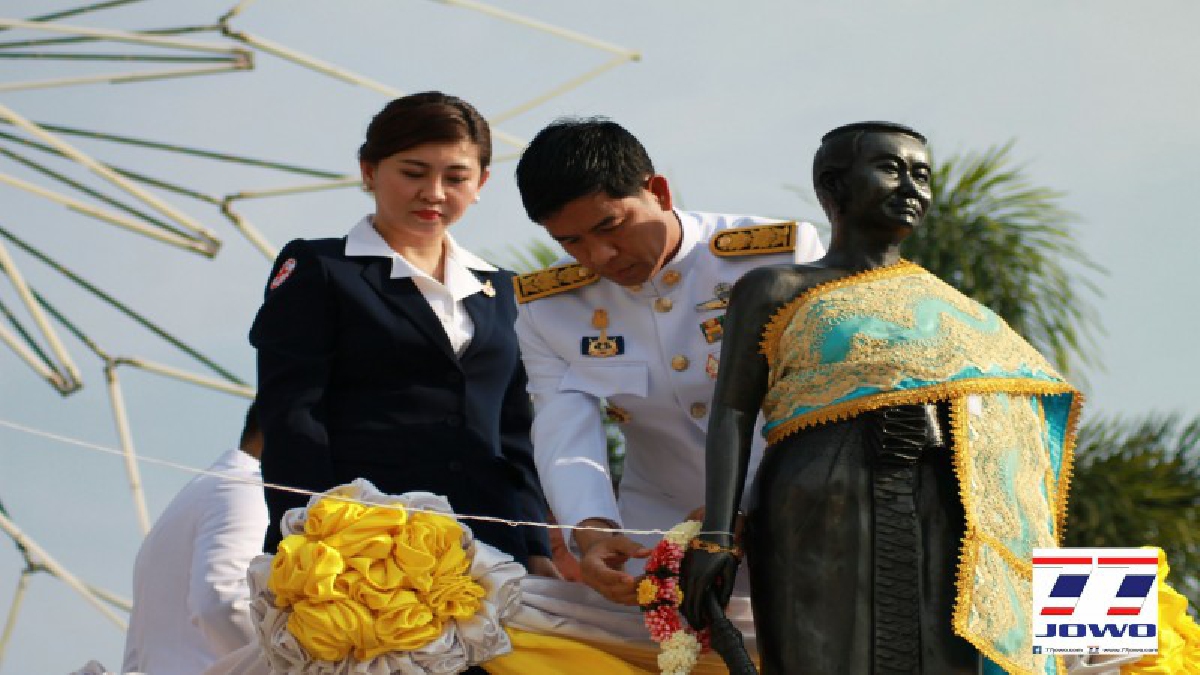 โคราชทำพิธีเปลี่ยนสะไบพระราชทานรูปปั้นอนุสาวรีย์ท้าวสุระนารี ประจำอำเภอปากช่อง (ชมคลิป)