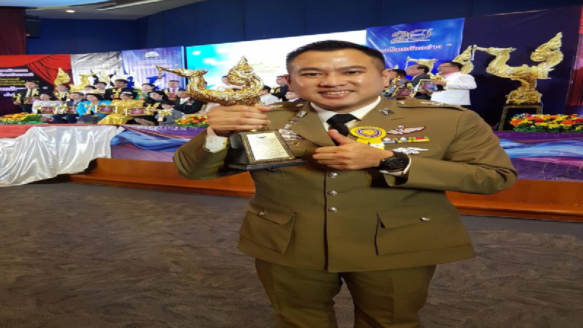 คนต้นแบบ...!รางวัลบุคคลต้นแบบ ข้าราชการตำรวจ ใต้ร่มบารมีพ่อของแผ่นดิน