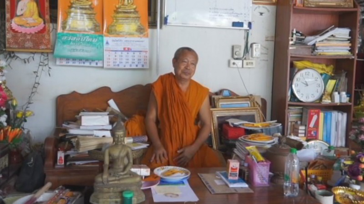 ตรวจเงินทอนวัดดังกุมภวาปี จ.อุดรฯ  เจ้าอาวาสเผย..ได้เงินมา 10 ล้าน แต่ส่งคืนหมดแล้ว  (ชมคลิป)
