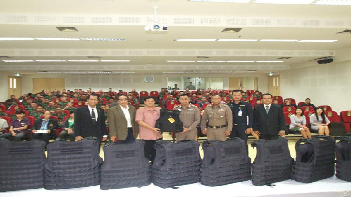 ม.ราชภัฎเพชรบูรณ์สุดเจ๋ง ผลิตเสื้อเกราะกันกระสุนมอบให้ตำรวจเพชรบูรณ์