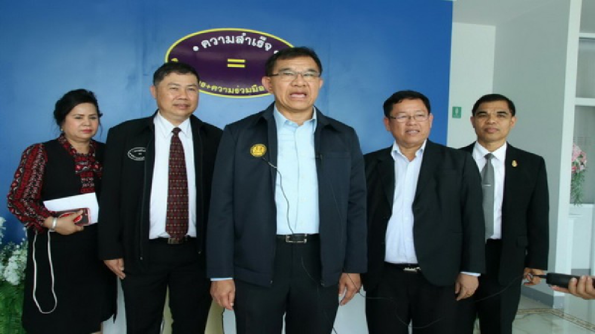 รมช.ศึกษาฯ เรียกประชุมเร่งด่วน ติดตามช่วยเหลือนักเรียนครอบครัวมีรายได้น้อยพื้นที่ จชต. ย้ำเปิดเทอมนี้พร้อม