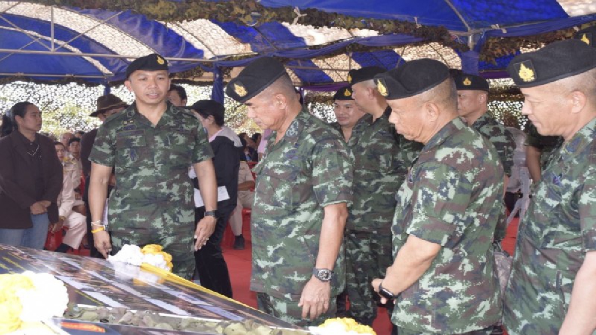 ทหารห่วงใยประชาชน...ผบ.ทบ.ตรวจเยี่ยมโครงการขุดลอกแหล่งน้ำที่หนองคาย รองรับปัญหาภัยน้ำท่วม-ภัยแล้ง ย้ำเป็นนโยบายสำคัญของรัฐบาล