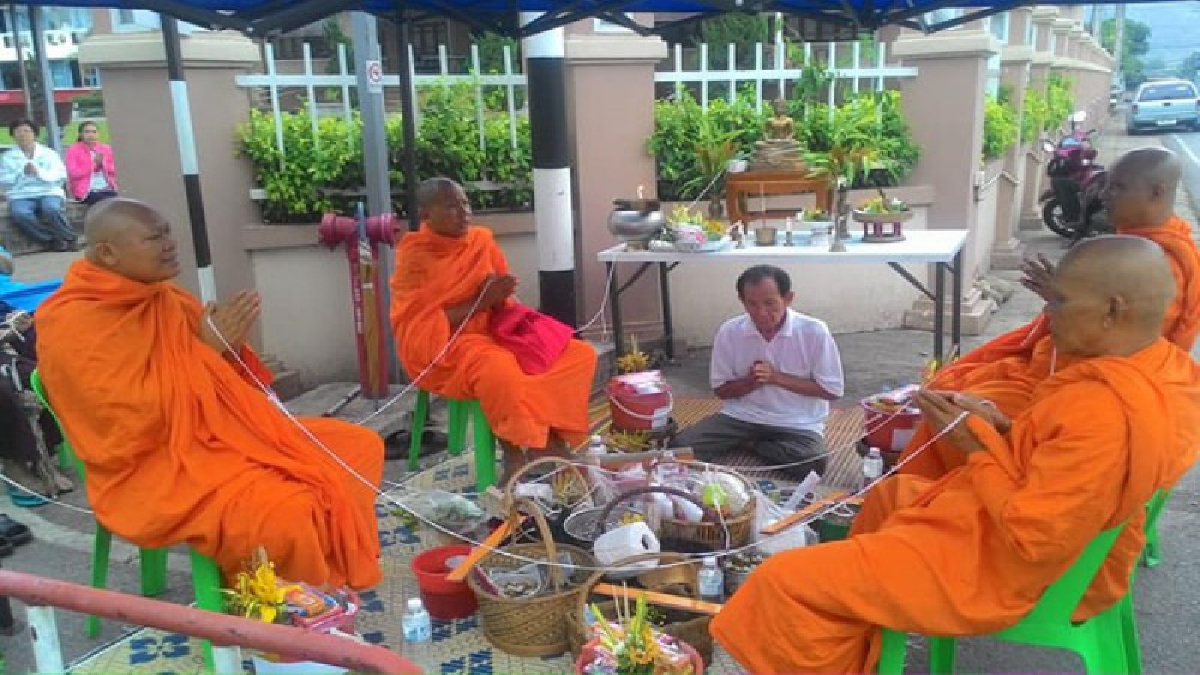 พิธีสูตรกอง สูตรถอนหรือสะเดาะเคราะห์ปัดเป่าสิ่งชั่วร้ายอัปมงคล และวิญญาณเร่ร่อนที่ตายบนท้องถนนให้ไปผุดไปเกิด