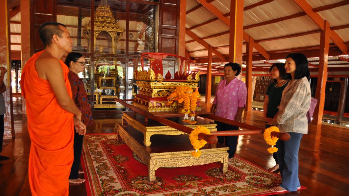 ชาวสุพรรณบุรีแห่ชมยานมาศพระเพทราชาของจริง อายุ กว่า 300 ปี ที่พระราชาใช้ประทับเสด็จตามหัวเมืองในชนบท (ชมคลิป)