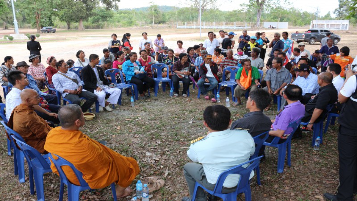 ศูนย์ดำรงธรรมจ.อุบลฯและหน่วยงานที่เกี่ยวข้องลงพื้นที่รับฟังปัญหากลุ่มราษฎรตำบลช่องเม็กแก้ไขปัญหาข้อร้องเรียนพื้นที่สวนป่าพิบูลมังสาหารทับที่