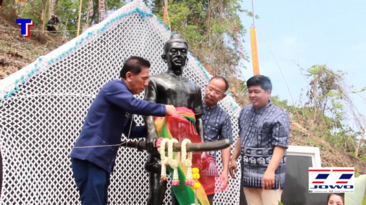 ราษฎร 13 หมู่บ้าน แต่งซิ่นตีนจกผ้าทอพื้นเมือง ย้อนอดีต 1,048 ปี พิธี "แห่น้ำขึ้นโฮง" ถวาย "เจ้าฟ้าฮ่ามกุมาร" ปฐมกษัตริย์ แห่งเมืองลับแล