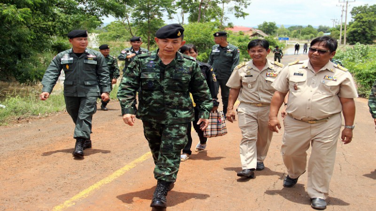 ทหาร กกล.บูรพาสระแก้ว!! ตรวจเยี่ยมกางแผนที่หารือแก้ไขและฟื้นฟูน้ำท่วมอย่างเป็นระบบ (มีคลิป)