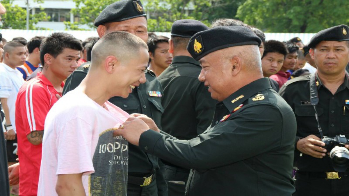 แห่ส่งทหารใหม่..!ครั้งหนึ่งในชีวิตลูกผู้ชายยืดอกรับใช้ชาติ.(ชมคลิป)