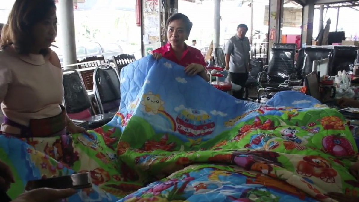 ผู้ตรวจราชการกระทรวงพัฒนาสังคมและความมั่นคงของมนุษย์ หาความจริงการจัดซื้อผ้าห่มแจกผู้ยากไร้ในจังหวัดสิงห์บุรี