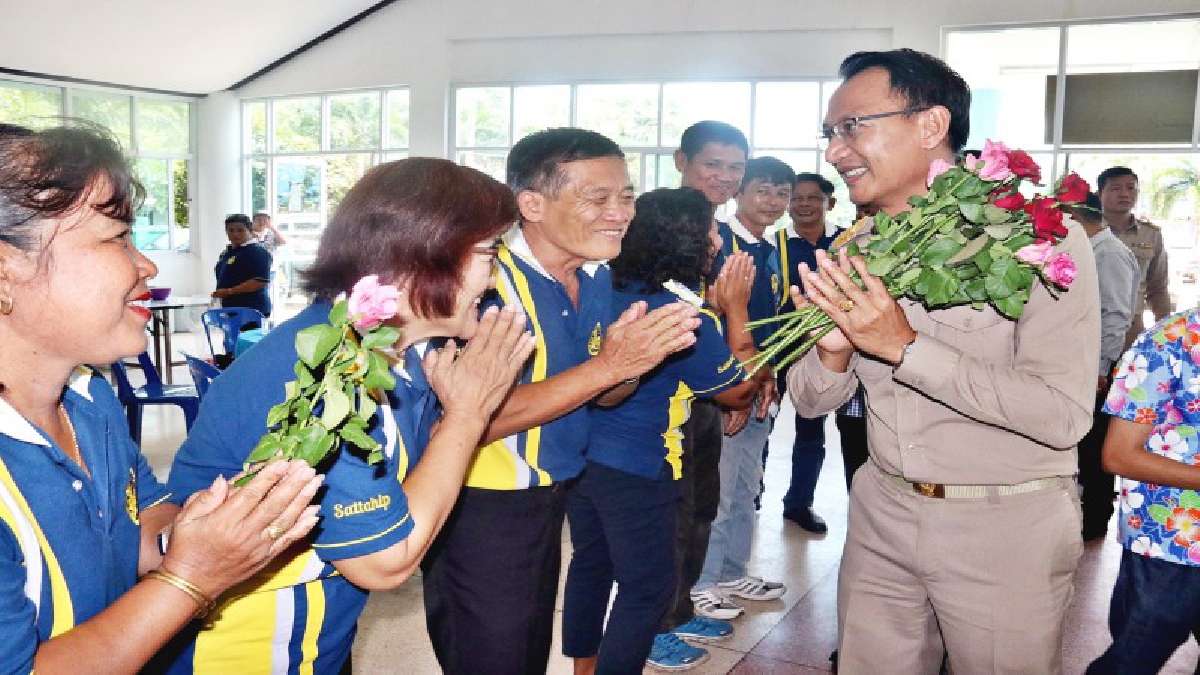 ชาวอำเภอสัตหีบ ให้การต้อนรับ นายอำเภอคนใหม่ พร้อมนายกกิ่งกาชาด