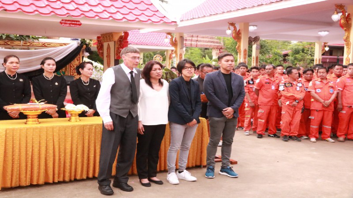ร่วมส่งนางฟ้าอาสากู้ภัย ขึ้นสวรรค์ !! รถกู้ภัยนับสิบคันเปิดไฟและเสียงไซเรนไว้อาลัยเป็นครั้งสุดท้าย งานประชุมเพลิงน้องมด อาสากู้ภัยฮุกโคราช