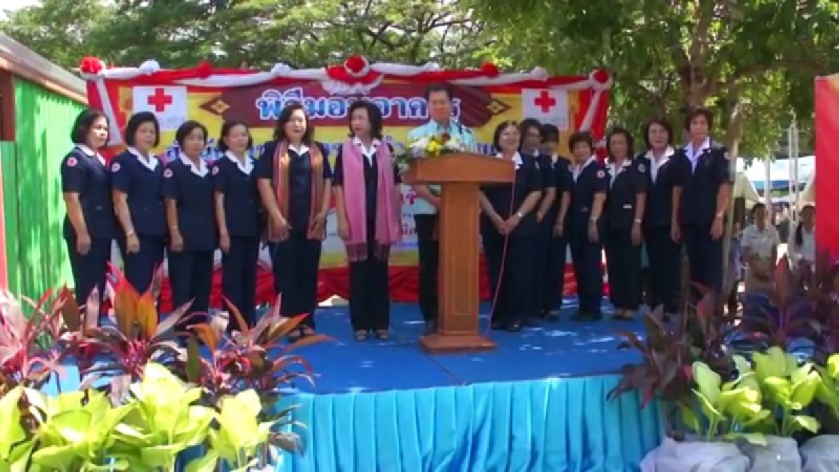 ผู้ว่าโคราช มอบอาคารสำนักงานกิ่งกาชาด อำเภอห้วยแถลง (มีคลิป)