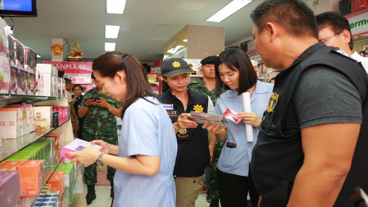 เข้ม..!สาธารณสุขพิษณุโลกสนธิกำลังตรวจร้านจำหน่ายอาหารเสริมและเครื่องสำอาง