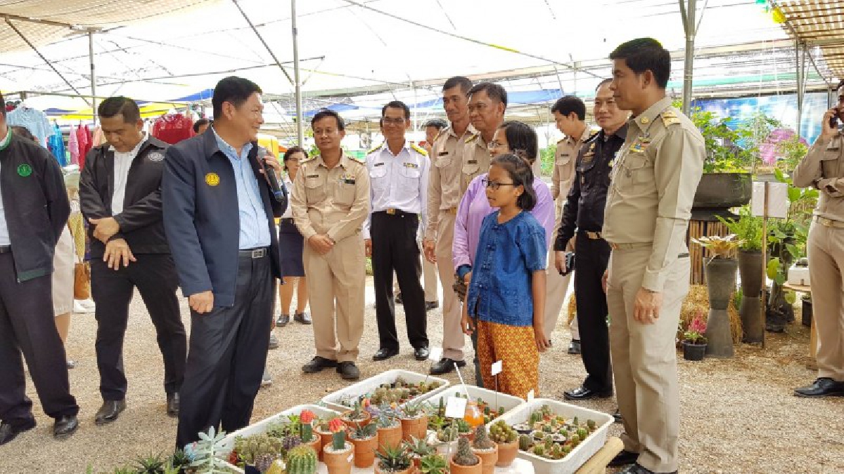 รมว.เกษตรและสหกรณ์ ลงพื้นที่ส่งเสริมความรู้ให้เกษตรกรในพื้นที่ ต.คลองม่วง โคราช (ชมคลิป)
