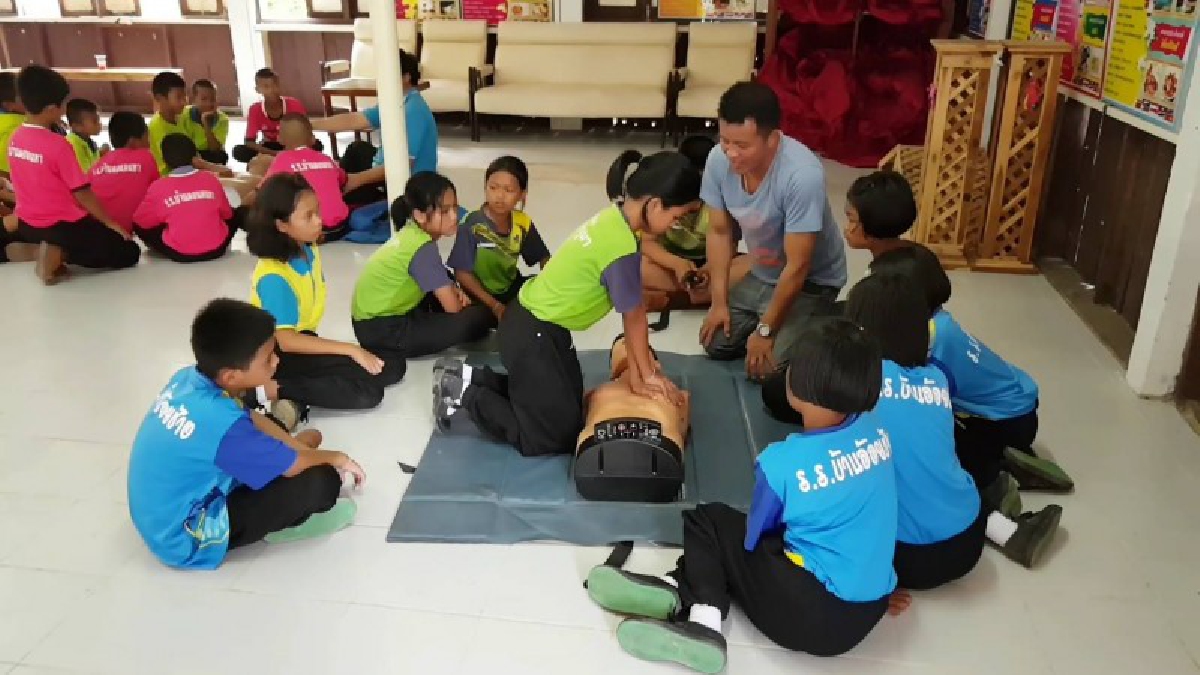สพฐ. เขต 6 กระทรวงศึกษาธิการ จัดโครงการอบรมเชิงปฏิบัติการว่ายน้ำเพื่อชีวิตเพื่อช่วยลดเหตุเด็กจมน้ำช่วงเปิดเทอม
