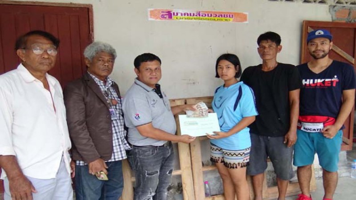 ผลพวงความกตัญญู!! “น้องมุข”สาวน้อยยอดกตัญญู เชิญร่วมทำบุญ 100 วันให้แม่ เผยบ้านใกล้เสร็จเตรียมเชิญผู้ว่าฯเมืองคอนมอบปลายเดือน พ.ค.นี้