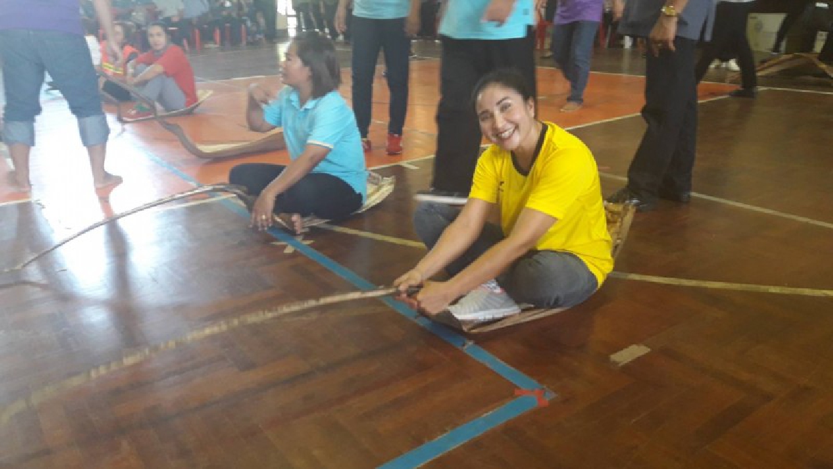 ฮือฮา!! เก็บตกบรรยากาศแข่งกีฬา อสม.เรียกเสียงหัวเราะ เชื่อมสัมพันธ์ (ชมคลิป)