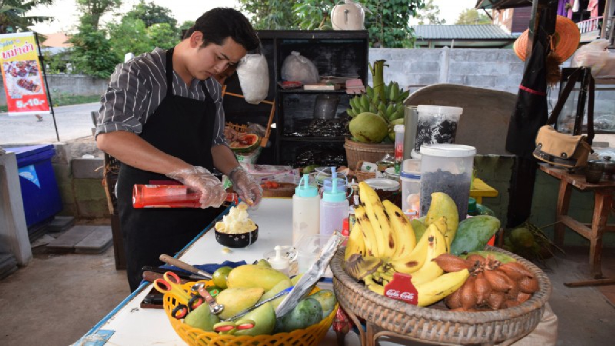 ขวัญใจวัยรุ่น!! หนุ่มเมืองช้างจบ ม.นานาชาติ กลับบ้านเกิดเปิดร้านขายบิงซู เพียงถ้วยละ 25 บาท หวังให้คนท้องถิ่นได้ลิ้มลอง (คลิป)
