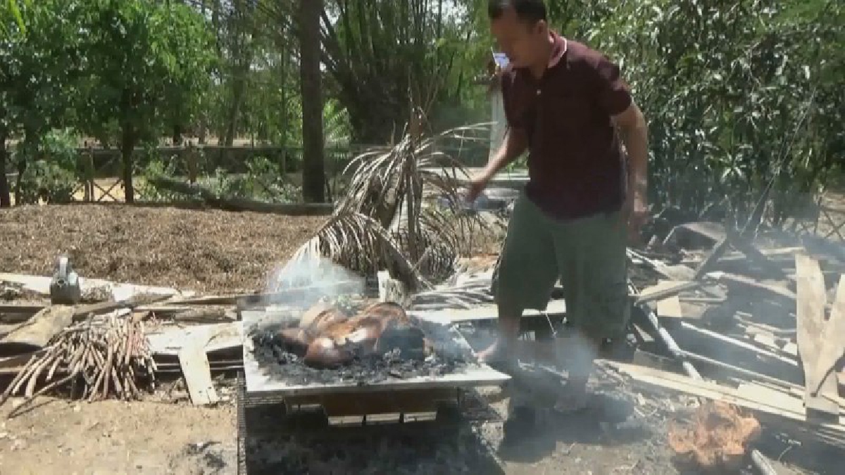 แบบบ้านๆ..!!ไม่ง้อเตาอบ ขนมหม้อแกงยายบุญมา ปิ้งด้วยเตาแบบโบราณบ้านๆ