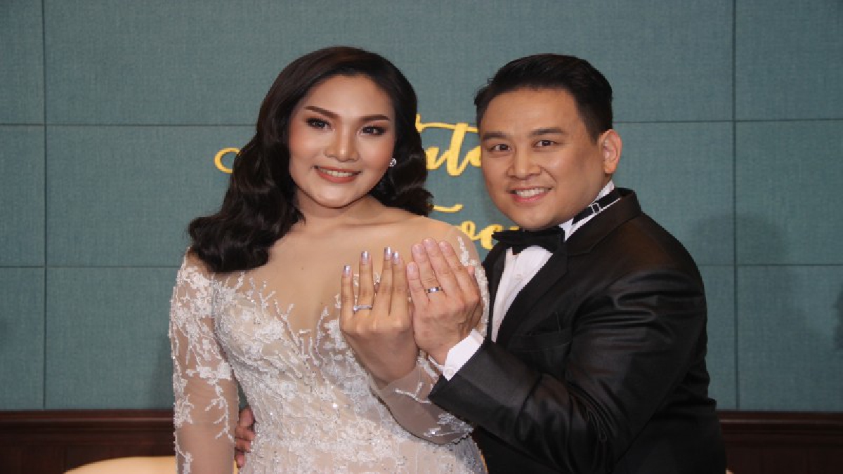 เบลล์ นันทิตา นักร้องสาวประเภท 2 ประกาศแต่งงาน นักธุรกิจเกมส์ 100 ล้าน ชาวญี่ปุ่น สัญชาติอเมริกา พร้อมแหวนเพชรแต่งงาน 2 กะรัต