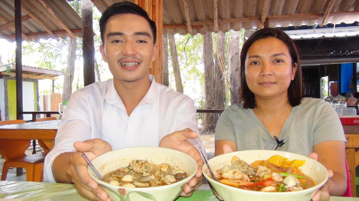 เครื่องแน่น ล้นทะลัก !! สุดยอดก๋วยเตี๋ยวต้มยำยกทะเล ริมชลประทานเมืองสตูล คุ้มราคา อิ่มอร่อยเด็ด