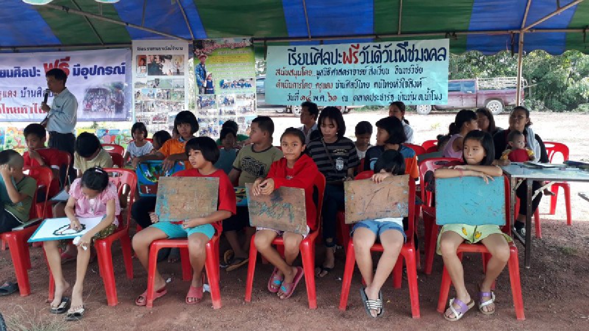 “เรียนศิลปะฟรี วันดี วันพืชมงคล” ...ครูแดง บ้านศิลป์ไทย ร่วมกับ อบต.น้ำโมง จัดกิจกรรมเรียนศิลปะฟรี วันดี วันพืชมงคล (ชมคลิป)