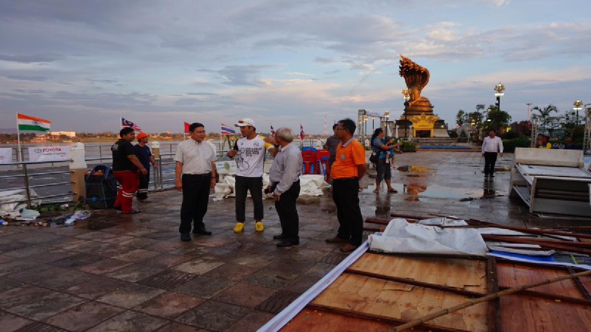 นครพนม..!! ระดมกำลังทุกภาคส่วน ลงพื้นที่ตรวจสอบ ฟื้นฟูพื้นที่พายุพัดถล่ม พร้อมดูแลช่วยเหลือ ตลอด 24 ชั่วโมง (มีคลิป)
