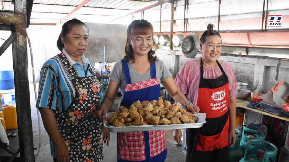 แวะชิมริมถนน !! กระหรี่พัฟเจ้าแรกและเจ้าเดียวใน อ.ด่านขุนทด โคราช ขายถูก สด-สะอาด การันตีแบรนด์เนมยี่ห้อดังสั่งประจำ (ชมคลิป)