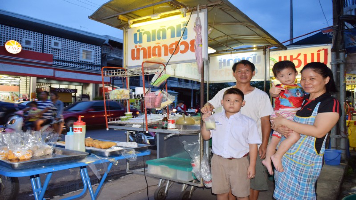 สูตรเด็ดโดนใจมหาชนคนเมืองช้าง !! “น้ำเต้าหู้” ในราคาสบายกระเป๋า เริ่มต้นที่ 6 บาท ก็อร่อยได้ในราคาไม่แพง..!? (ชมคลิป)