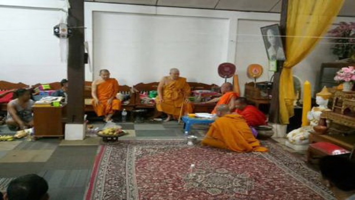 ชาวบ้านอึ้งกันทั้งบาง ไล่พระครูเจ้าอาวาสพ้นวัด ส่วนพระที่หนีฝ่าวงล้อมชาวบ้านเป็นถึงพระครูเจ้าคณะอำเภอในจังหวัดเชียงใหม่ (คลิป)