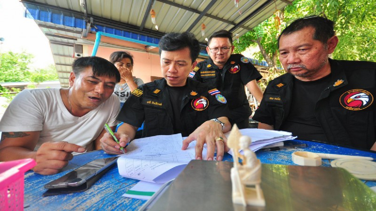 บุกยึดงาช้างแปรรูปตรวจสอบ หลังสงสัยลักลอบนำเข้างาช้างแอฟริกา มูลค่ารวม 614,165 บาท