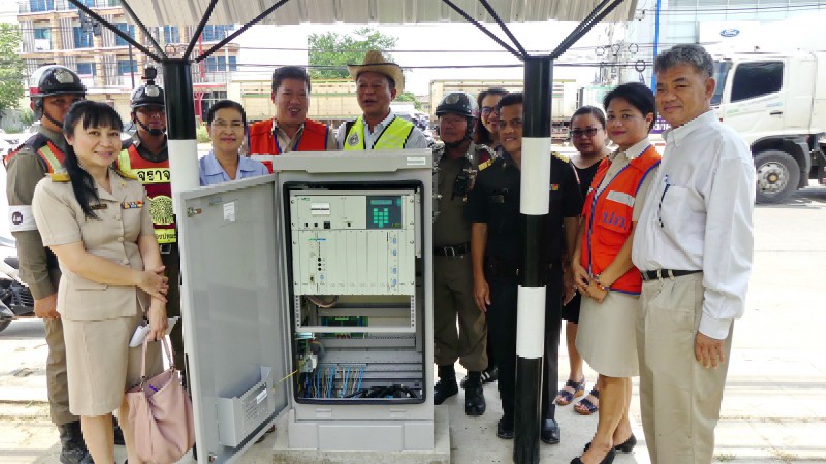 ปทุมธานี เปิดสัญญาณไฟหลังตร.ถูกจยย.ชนเสียชีวิตขณะปฏิบัติหน้าที่หวังลดอุบัติเหตุบนถนน ตั้งชื่อ &ldquo;แยกภคินธร&rdquo;เพื่อรำลึกถึงความเสียสละ