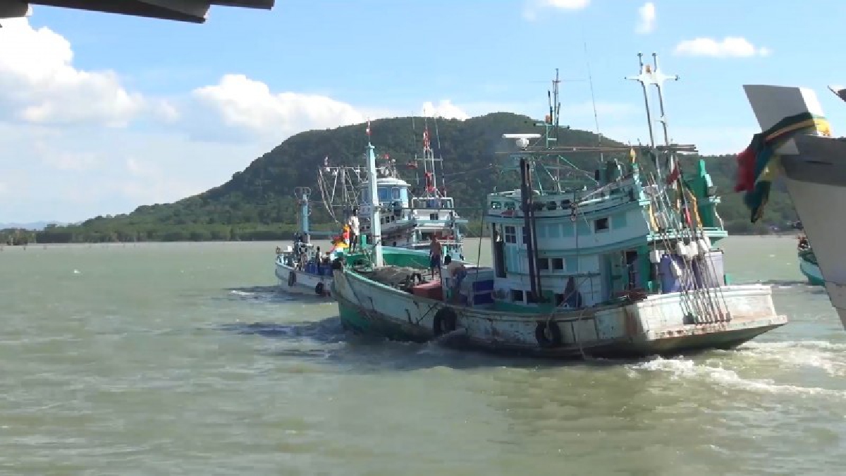 เรือประมงทยอยออกทำการประมงเพื่อกลับมาให้ทันงานเทศกาลอาหารสองทะเล
