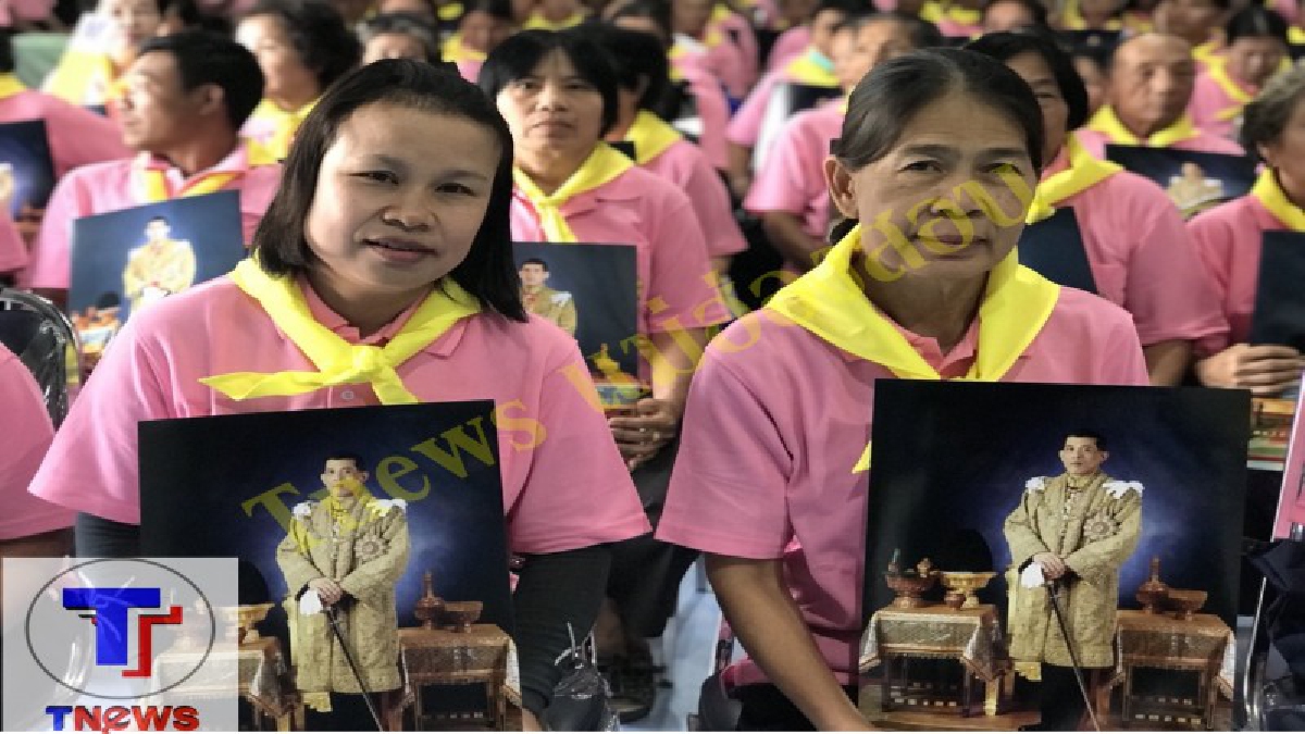 ชมรมรักในหลวงอำเภอปายรับมอบเสื้อ ให้สมาชิก 300 คน