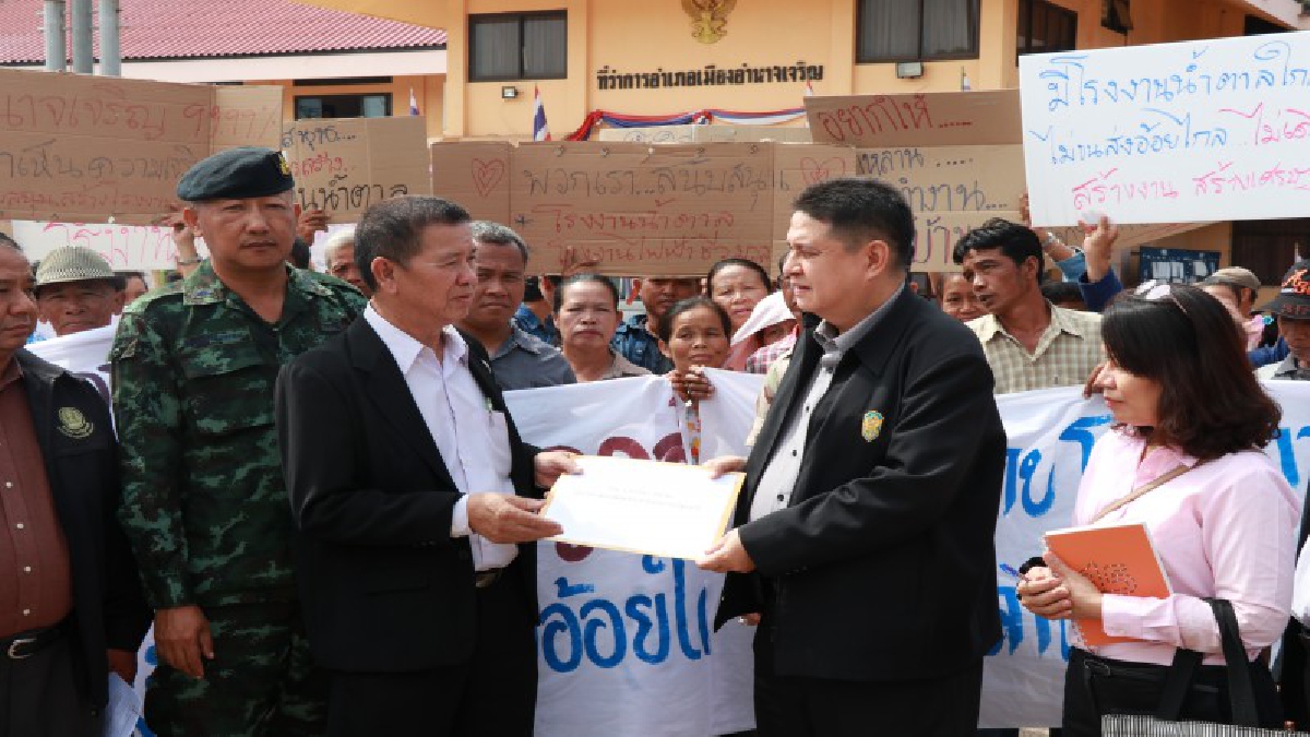 น้ำมันแพงเป็นเหตุ !! ชายไร่อ้อยรวมตัวกว่า 500 คน วอนแก้ปัญหาสร้างโรงงาน ลดต้นทุนขนส่ง (คลิป)