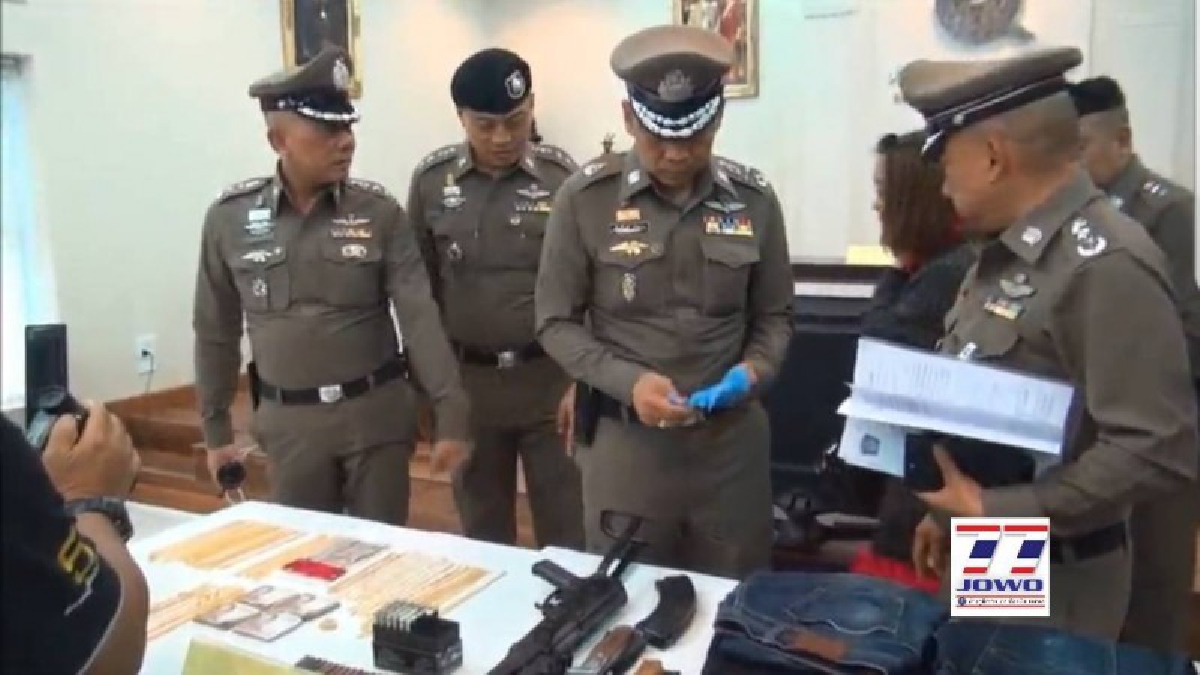 ตำรวจ จับกุม มืออาก้า พร้อมของกลางรถยนต์เอสยูวี ซึ่งเป็นรถยนต์ที่ใช้ในการก่อเหตุ ร่วมในการแถลงข่าว