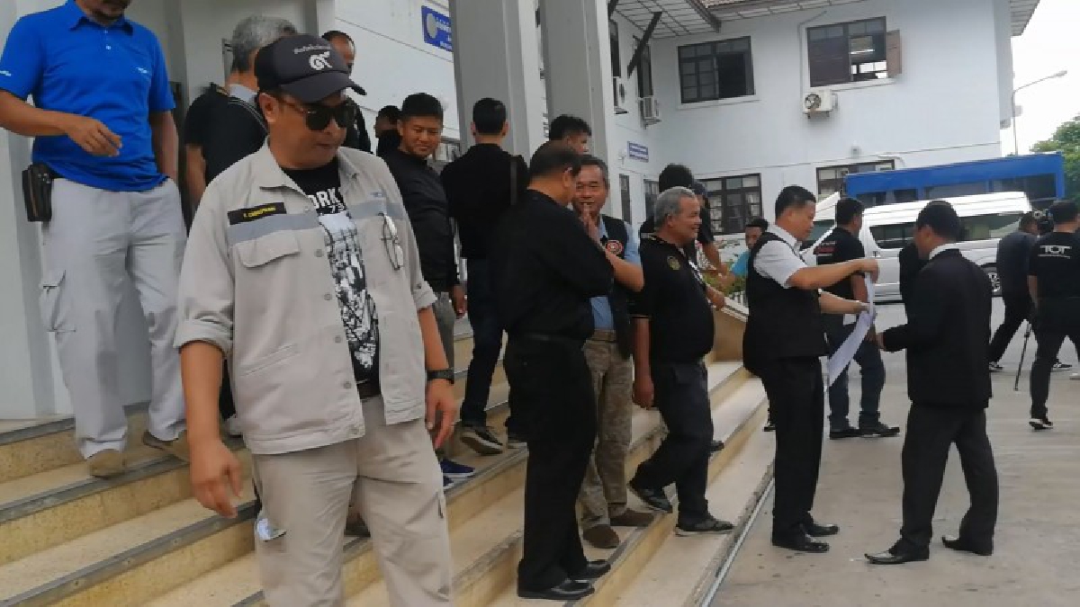 พนักงาน TOT รวมตัวยื่นหนังสือผ่านศูนย์ดำรงธรรม วอนปลดกรรมการผู้จัดการใหญ่ออก แฉ..บริหารงานผิดกฏหมายและผิดพลาด (คลิป)
