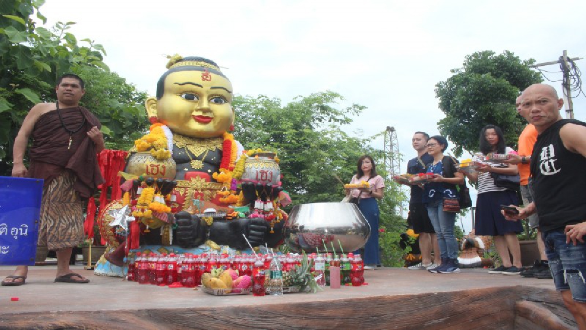 ปทุมธานีกุมารทองเจ้าสัวเฮงดังระเบิดทัวฮองกงแห่บูชาเครื่องรางของขลัง
