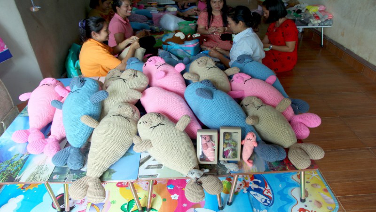 ตุ๊กตาพะยูนงานถักมือโครเชต์ออกมาแค่สัปดาห์ผลตอบรับดีเกินคาด (ชมคลิป)